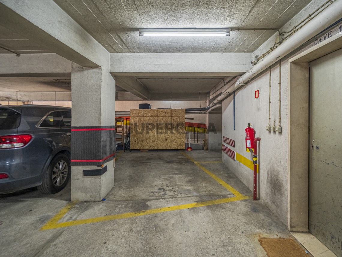 Apartamento T4 Duplex, Varandas e Garagem - Calçada de Santo António