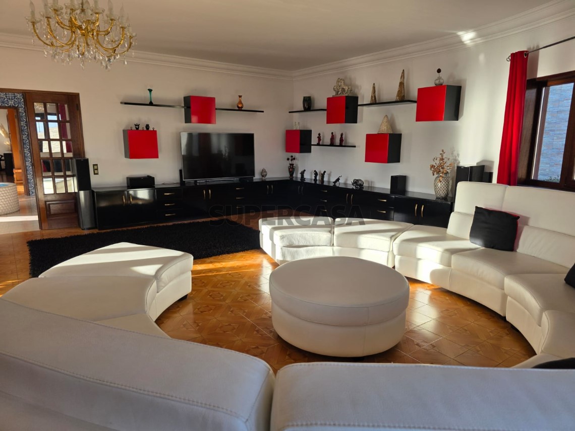 Maison 4 Chambres Triplex pour location au Sanfins de Ferreira