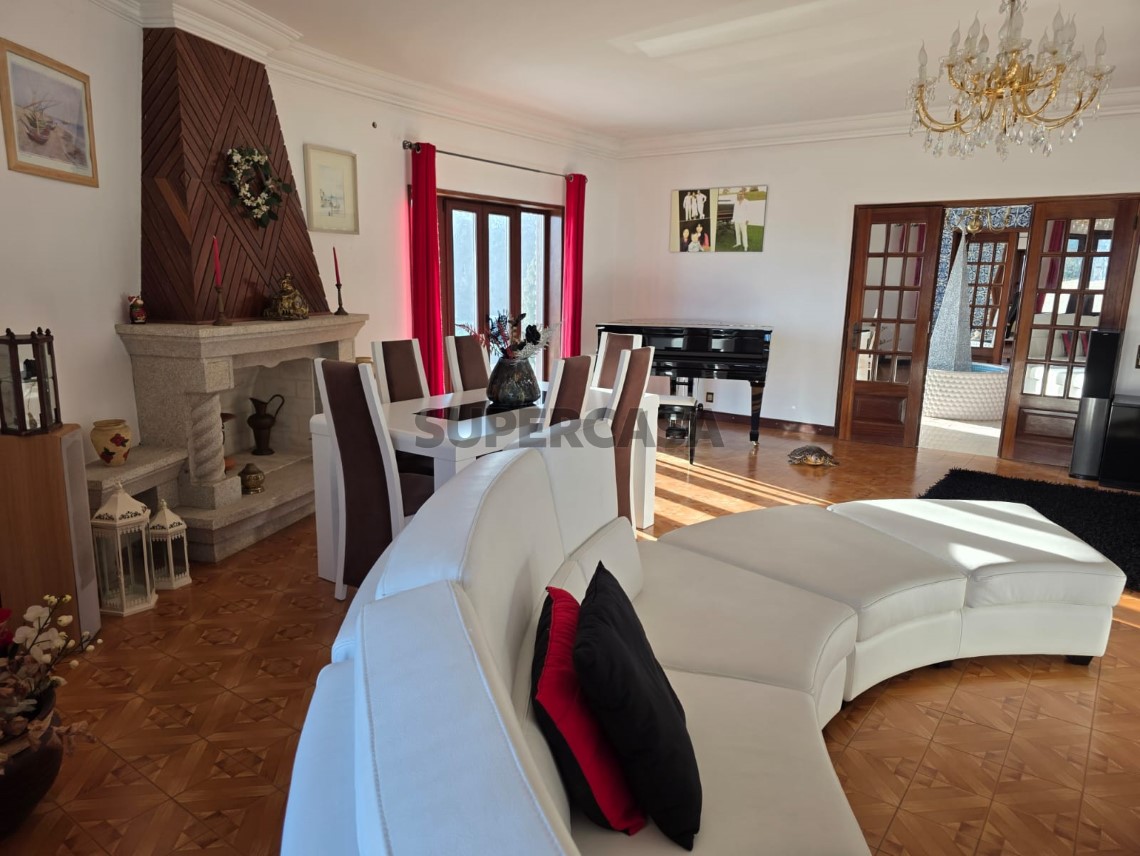 Maison 4 Chambres Triplex pour location au Sanfins de Ferreira