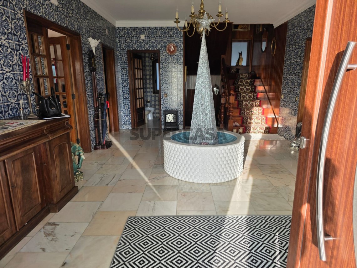 Maison 4 Chambres Triplex pour location au Sanfins de Ferreira
