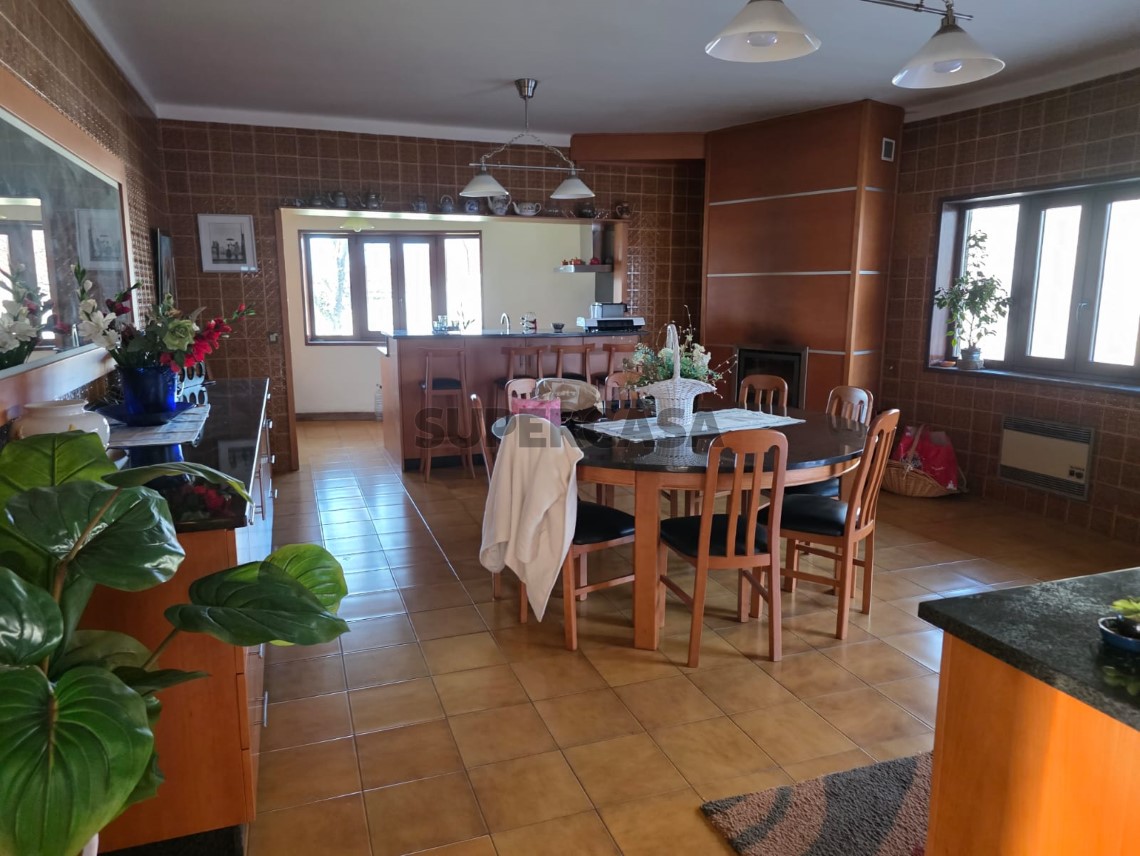 Maison 4 Chambres Triplex pour location au Sanfins de Ferreira