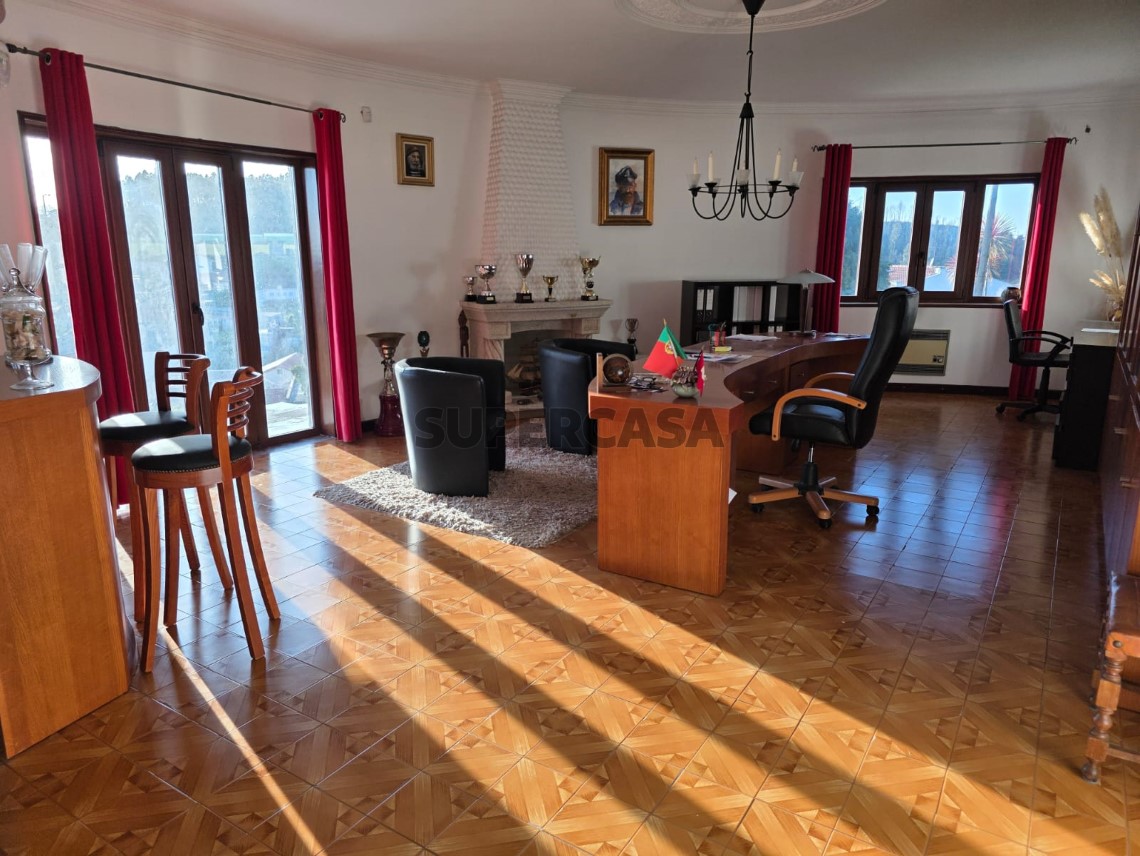 Maison 4 Chambres Triplex pour location au Sanfins de Ferreira