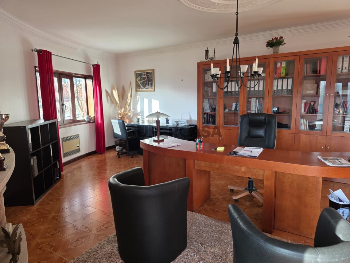 Maison 4 Chambres Triplex pour location au Sanfins de Ferreira