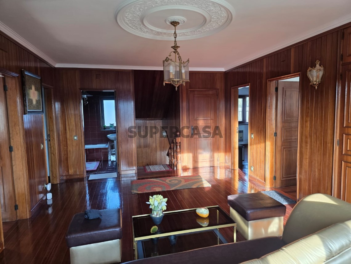 Maison 4 Chambres Triplex pour location au Sanfins de Ferreira