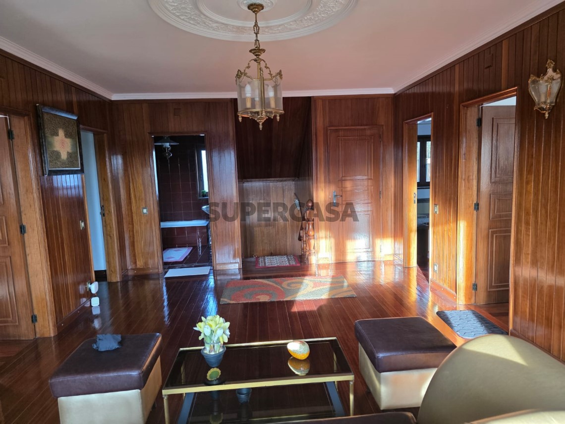 Maison 4 Chambres Triplex pour location au Sanfins de Ferreira