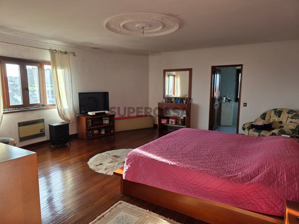 Maison 4 Chambres Triplex pour location au Sanfins de Ferreira