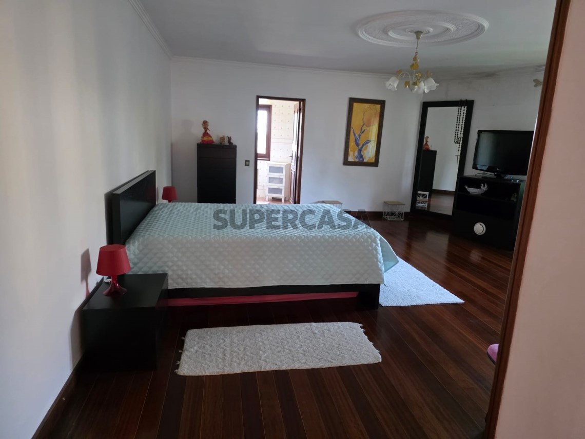 Maison 4 Chambres Triplex pour location au Sanfins de Ferreira