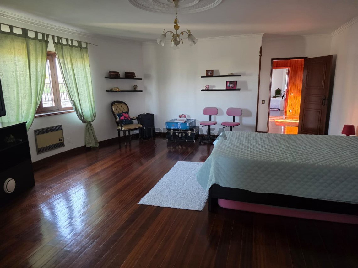 Maison 4 Chambres Triplex pour location au Sanfins de Ferreira