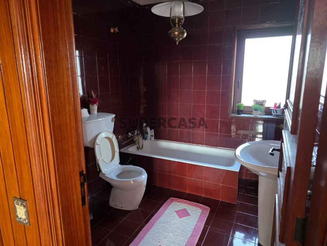 Maison 4 Chambres Triplex pour location au Sanfins de Ferreira