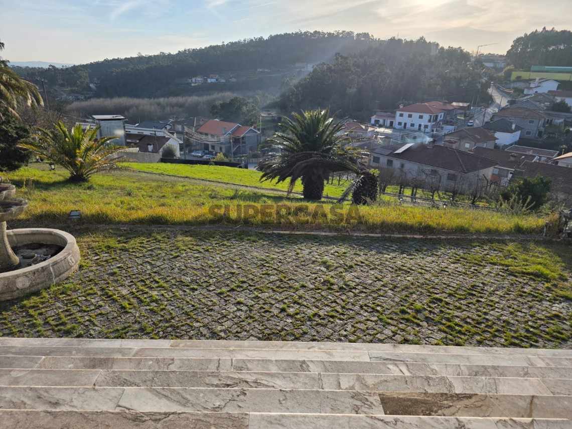 Maison 4 Chambres Triplex pour location au Sanfins de Ferreira