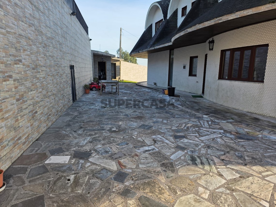 Maison 4 Chambres Triplex pour location au Sanfins de Ferreira