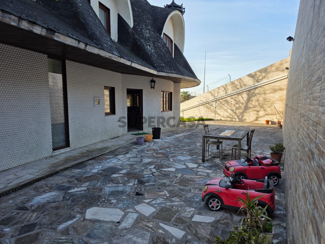 Maison 4 Chambres Triplex pour location au Sanfins de Ferreira