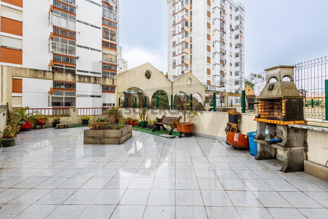 Apartment 2 Zimmer verkaufen auf Massamá e Monte Abraão