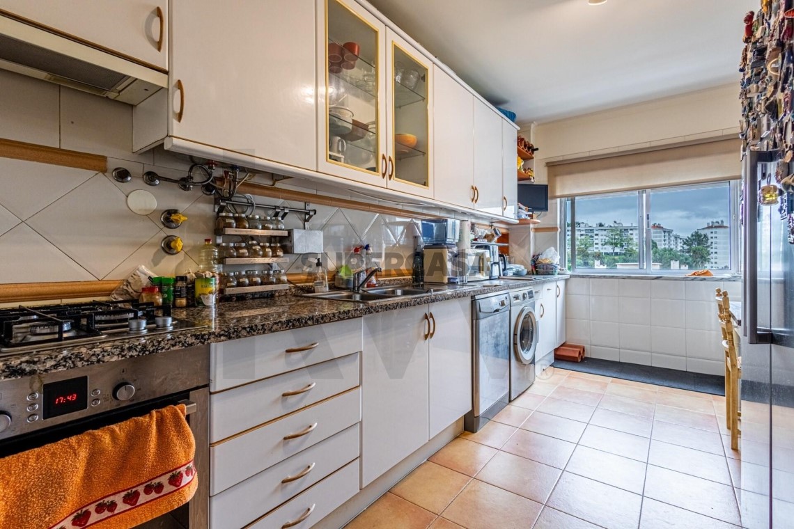 Apartment 2 Zimmer verkaufen auf Massamá e Monte Abraão