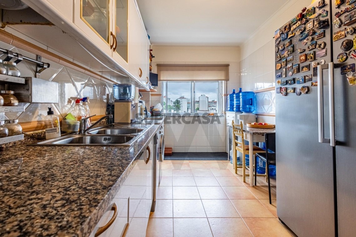 Apartment 2 Zimmer verkaufen auf Massamá e Monte Abraão
