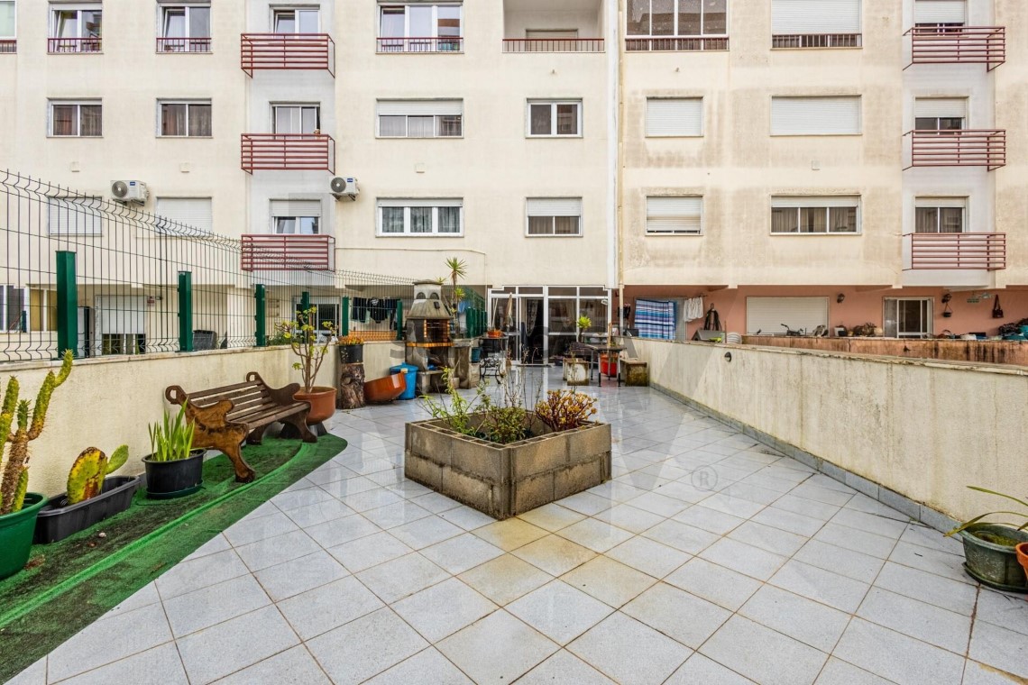 Apartment 2 Zimmer verkaufen auf Massamá e Monte Abraão