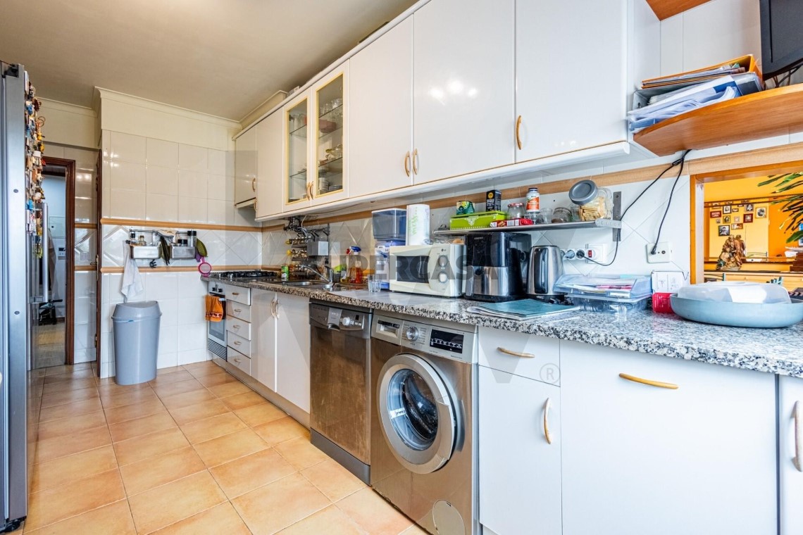 Apartment 2 Zimmer verkaufen auf Massamá e Monte Abraão