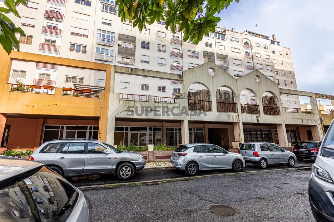 Apartment 2 Zimmer verkaufen auf Massamá e Monte Abraão