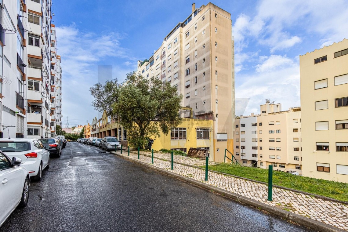 Apartment 2 Zimmer verkaufen auf Massamá e Monte Abraão