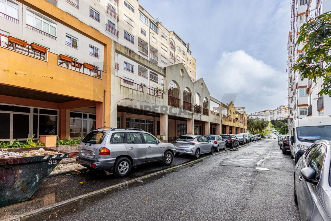 Apartment 2 Zimmer verkaufen auf Massamá e Monte Abraão