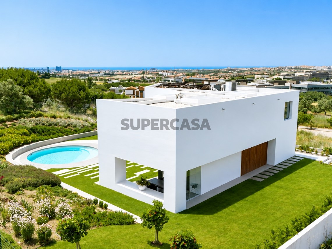 Villa con vistas abiertas y piscina en Oeiras