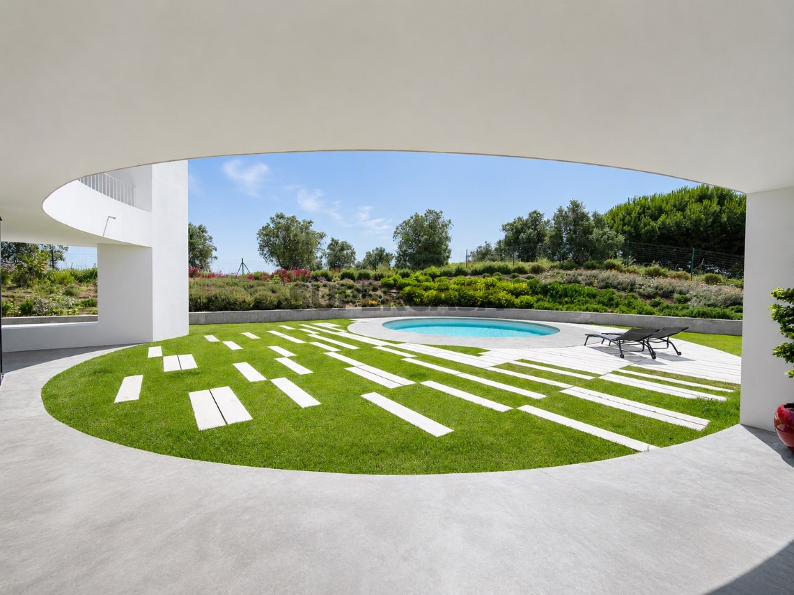 Jardín con piscina y zona de ocio en la villa de Oeiras