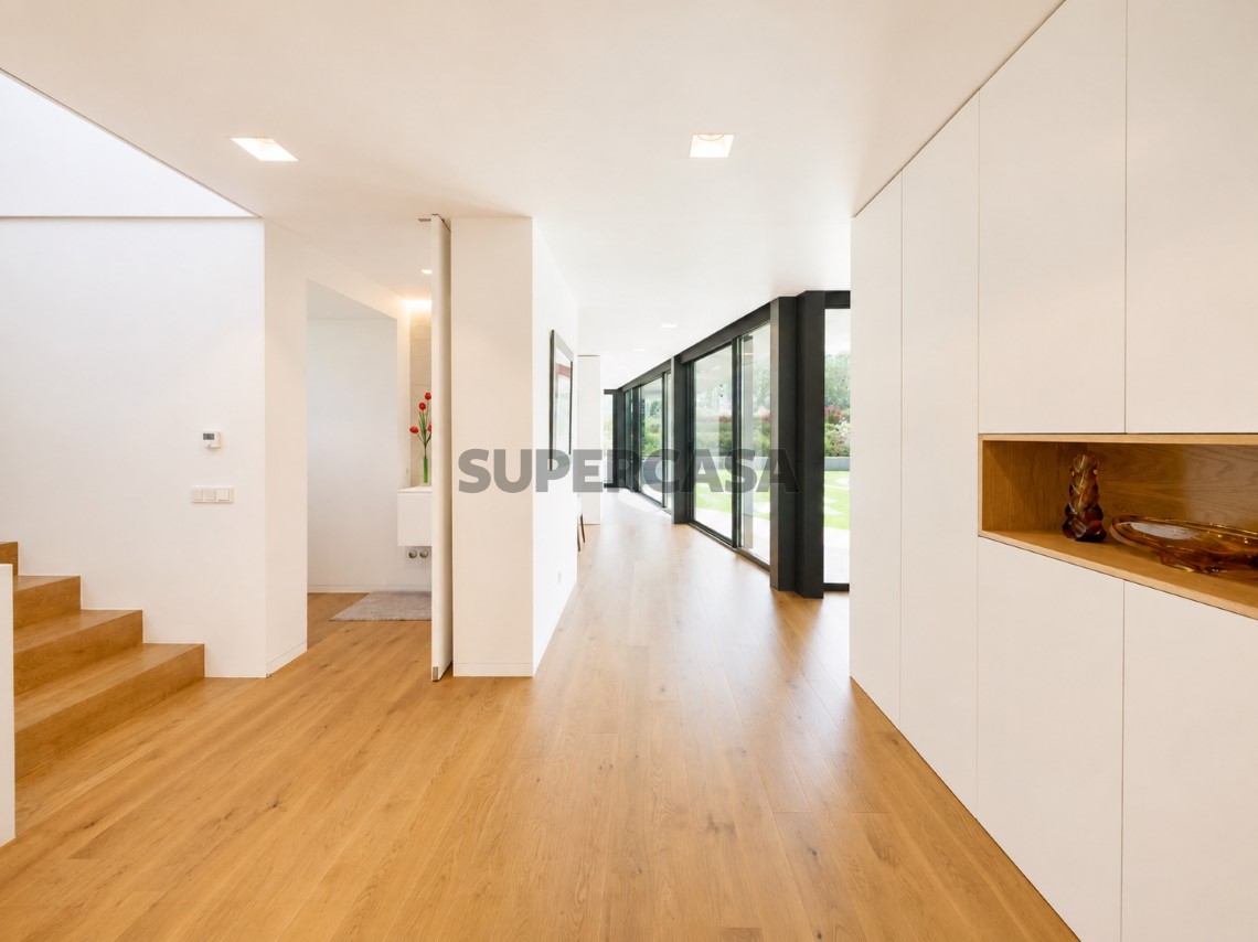 Entrada exterior de una villa moderna en Oeiras