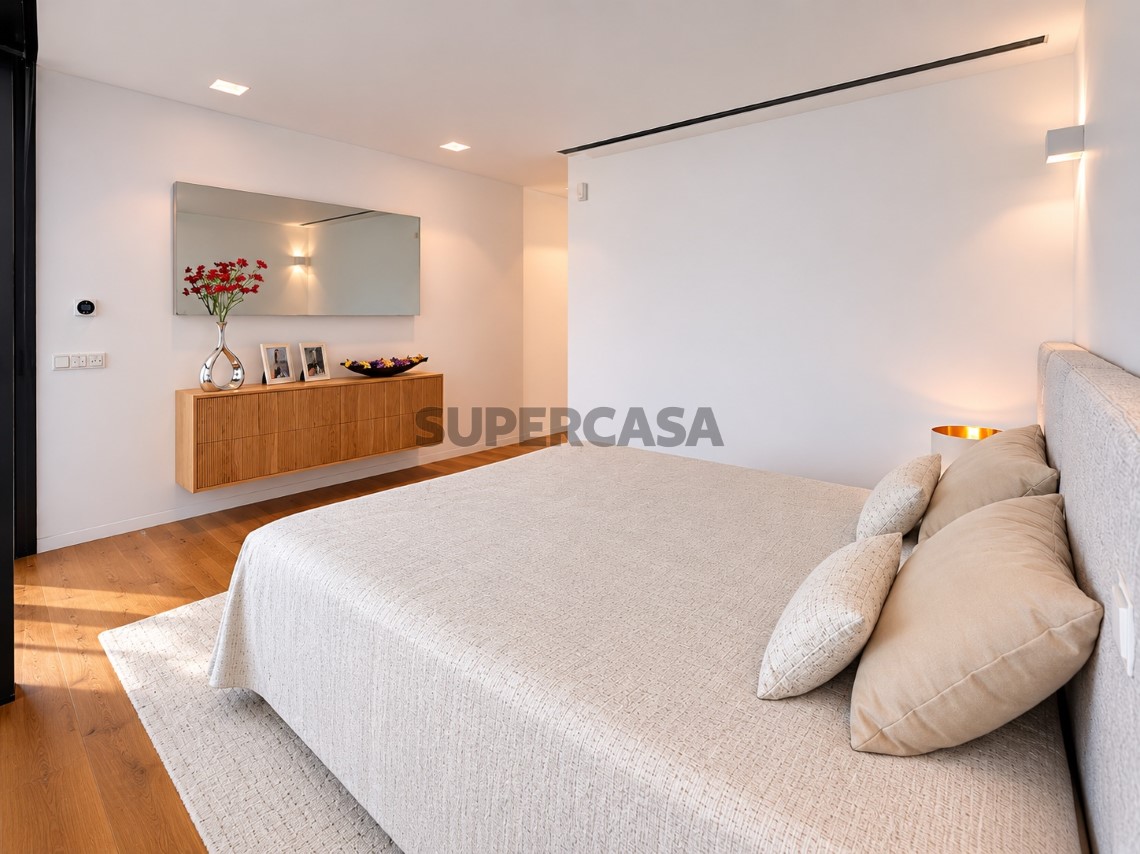 suite principal con luz natural en la contemporánea villa Oeiras