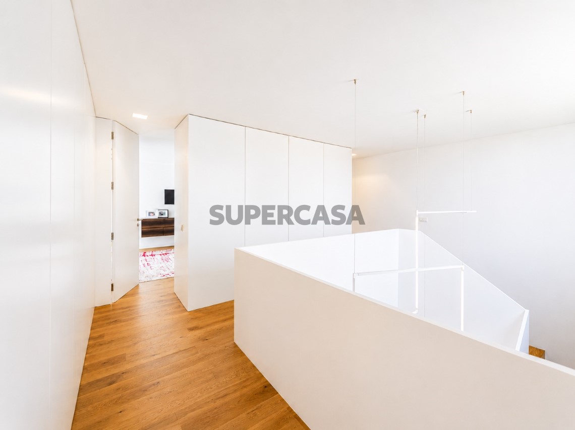 Armarios empotrados en villa moderna a la venta en Oeiras