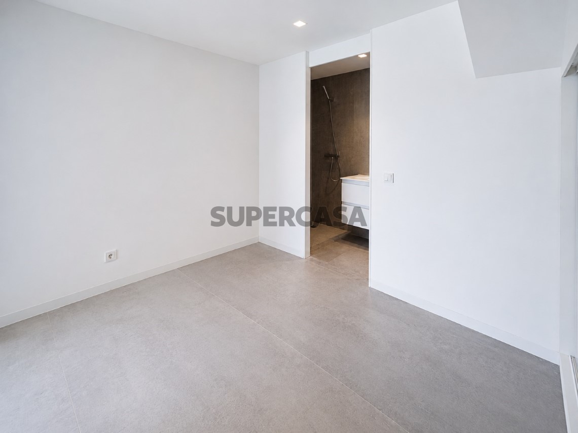 Habitación de la criada con acceso al baño privado