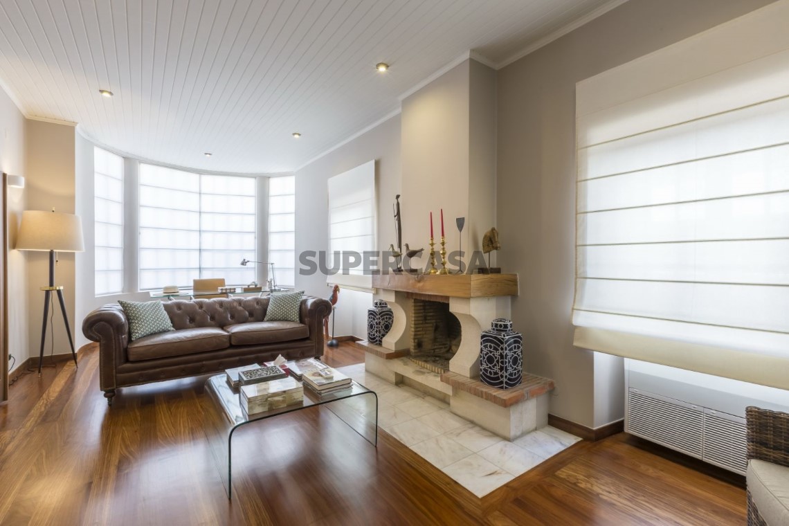 Sala de estar com lareira