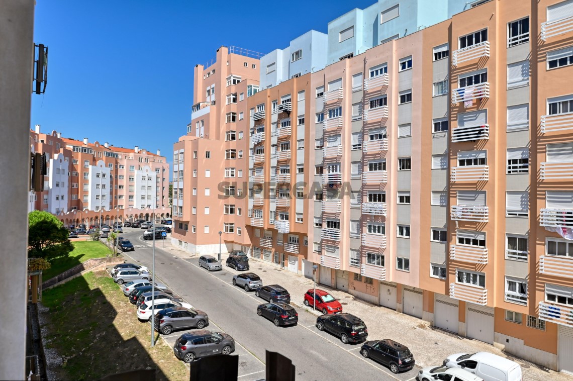 Apartment 3 Zimmer verkaufen auf Rio de Mouro, 5º boden