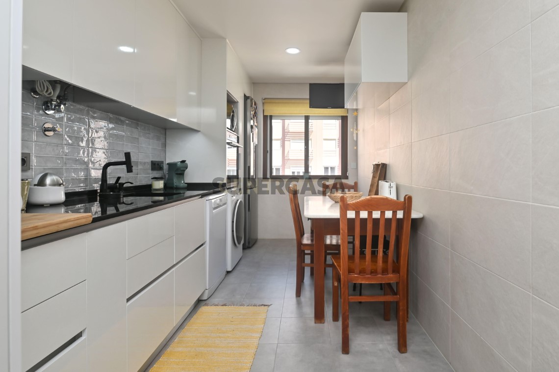 Apartment 3 Zimmer verkaufen auf Rio de Mouro, 5º boden