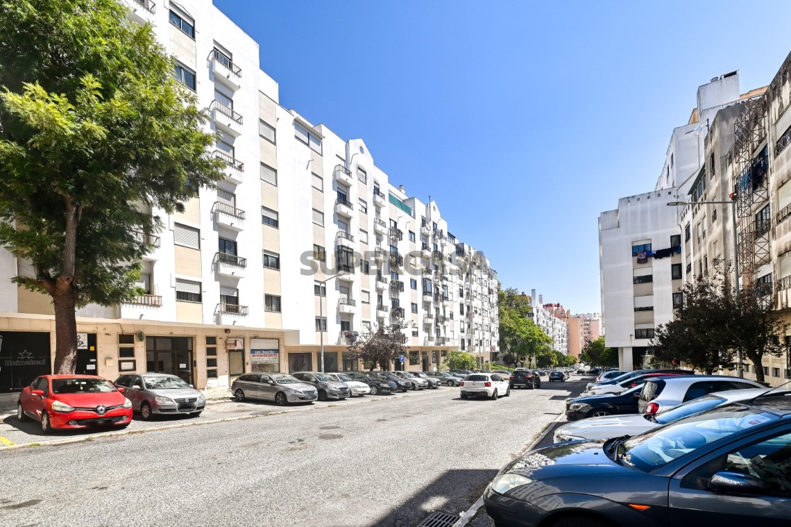 Apartment 3 Zimmer verkaufen auf Rio de Mouro, 5º boden