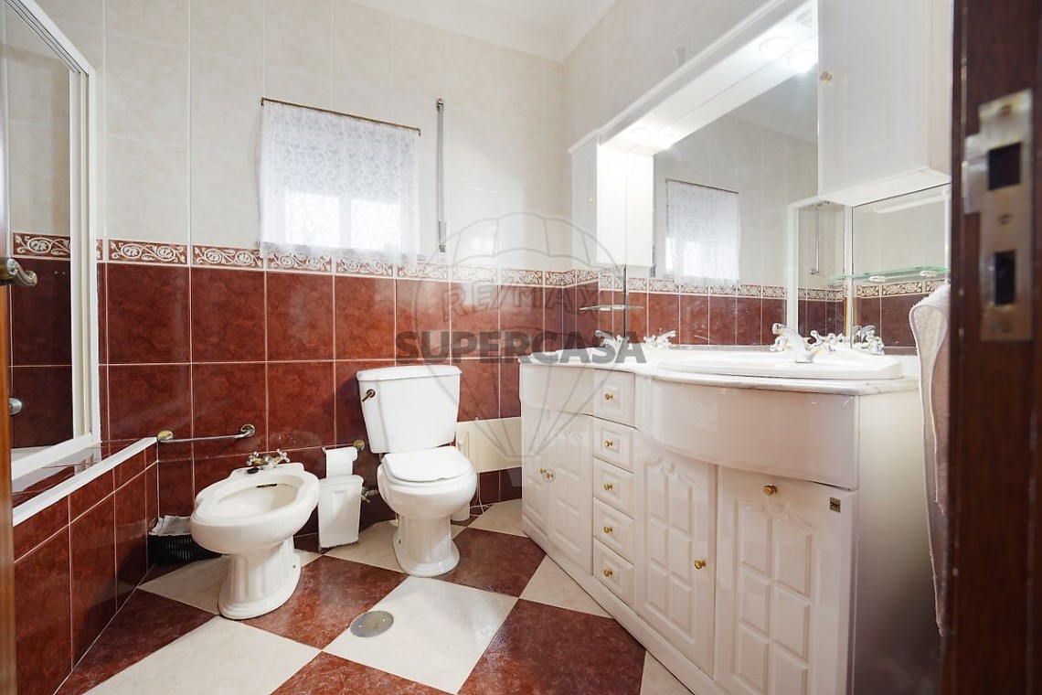 Casa 4 habitaciones en venta en São Martinho do Bispo e Ribeira de Frades
