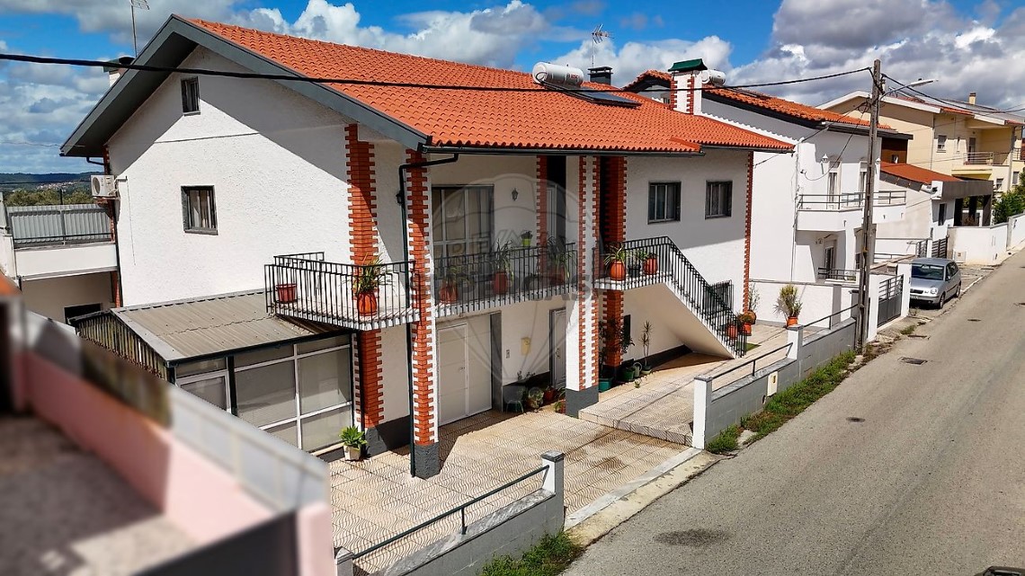 Casa 4 habitaciones en venta en São Martinho do Bispo e Ribeira de Frades