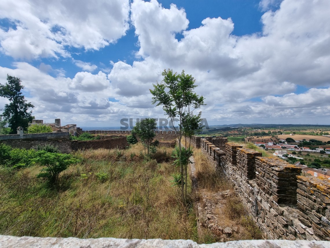 Land 89,000m2 warehouse 600m2 hotel restaurant 12 houses
