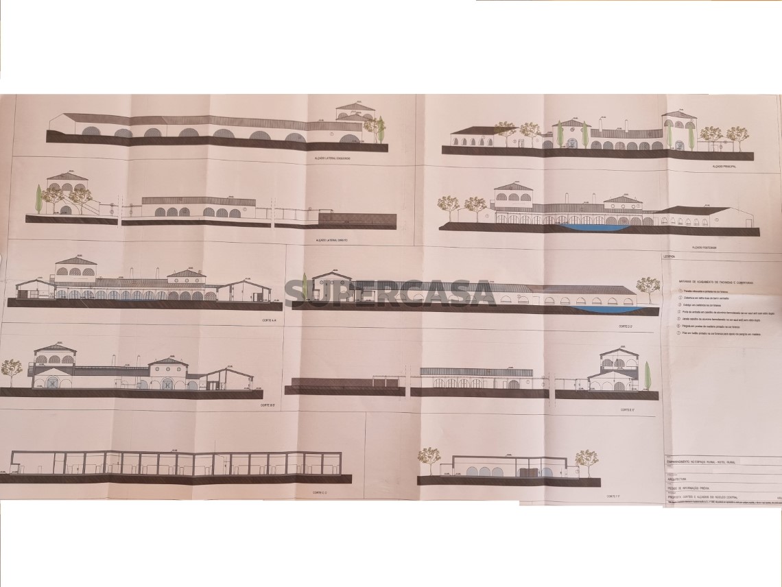 Talamh 89,000m2 stóras 600m2 bialann óstán 12 teach