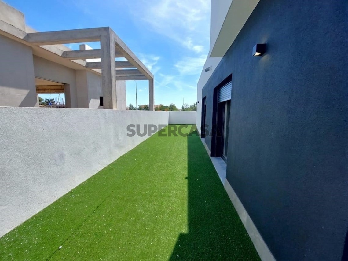 Lateral