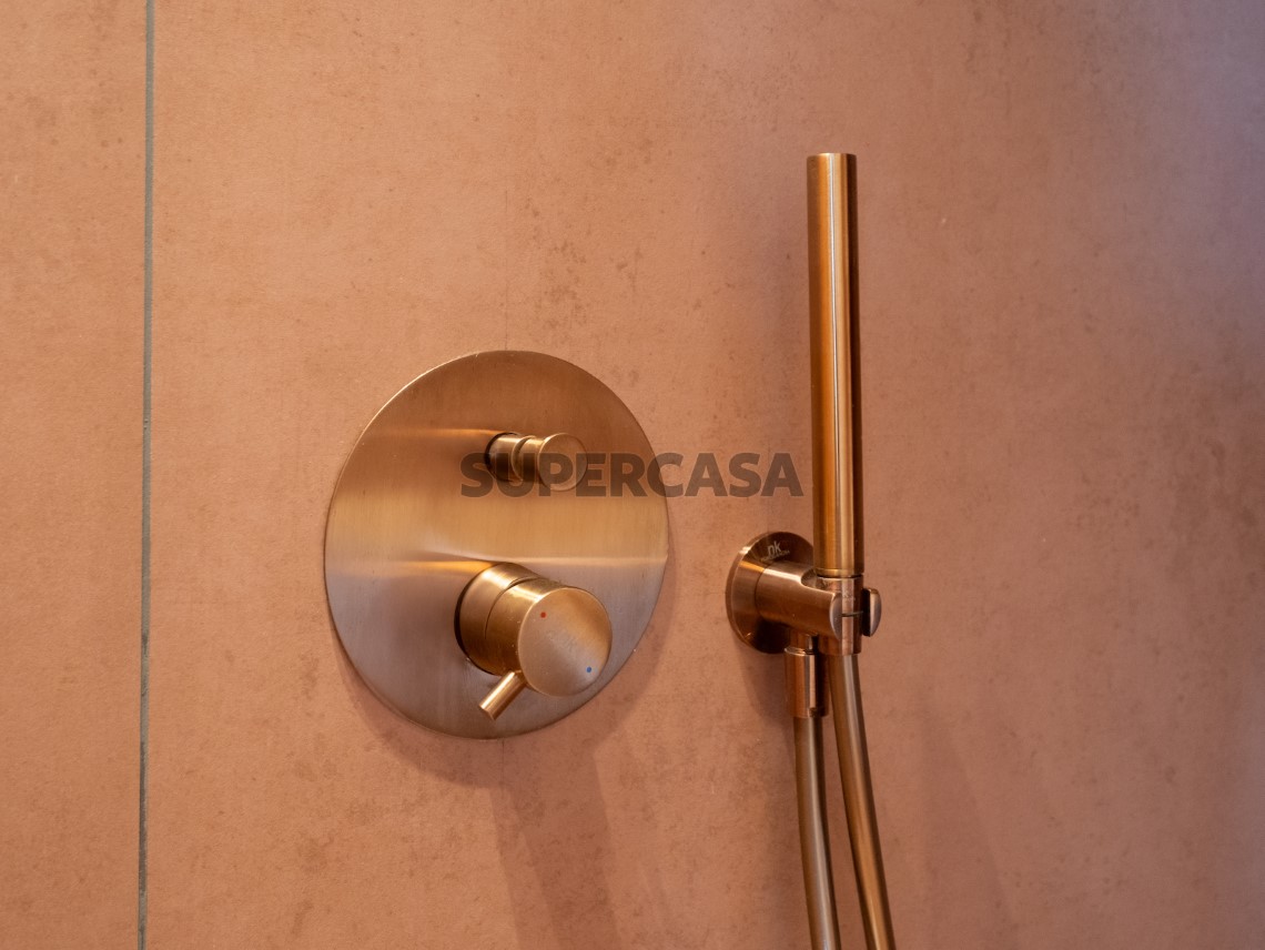 shower handle
