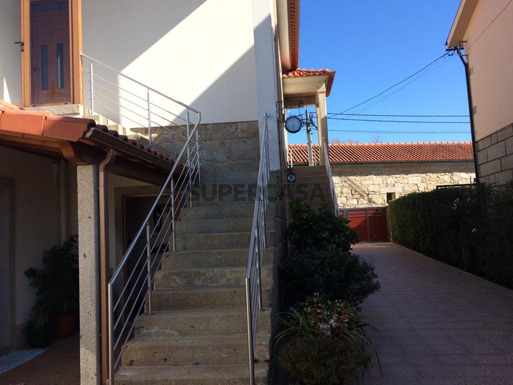 Moradia T3 Duplex à venda em Valença, Cristelo Covo e Arão