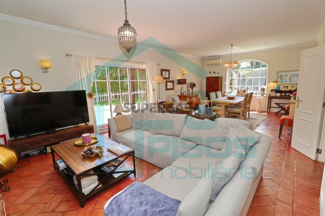 Luxury 4+1 Bedroom Villa in Private Condominium with Swimming Pool - Areia, Cascais