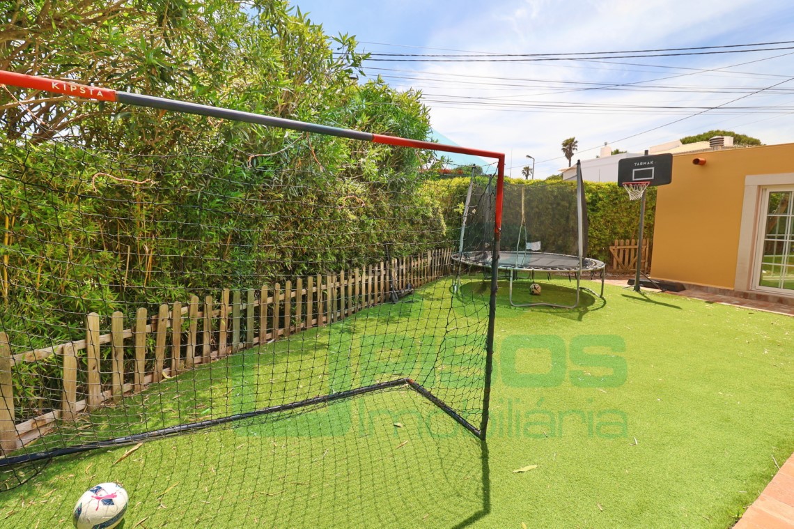Private garden and terrace of about 80 m²