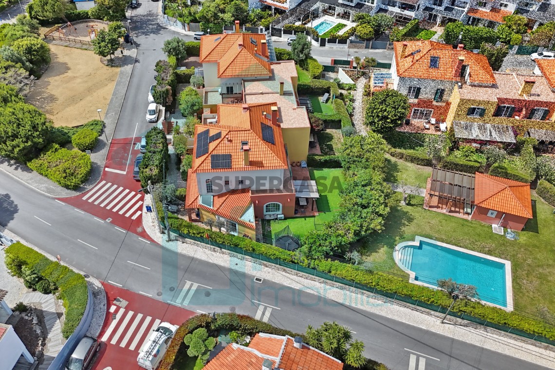 Luxury 4+1 Bedroom Villa in Private Condominium with Swimming Pool - Areia, Cascais