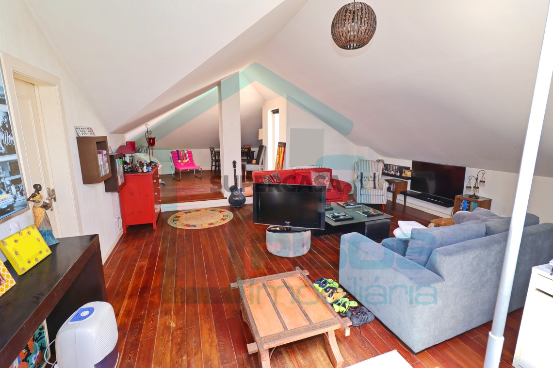 Attic of 50 m² with natural light and access to the terrace