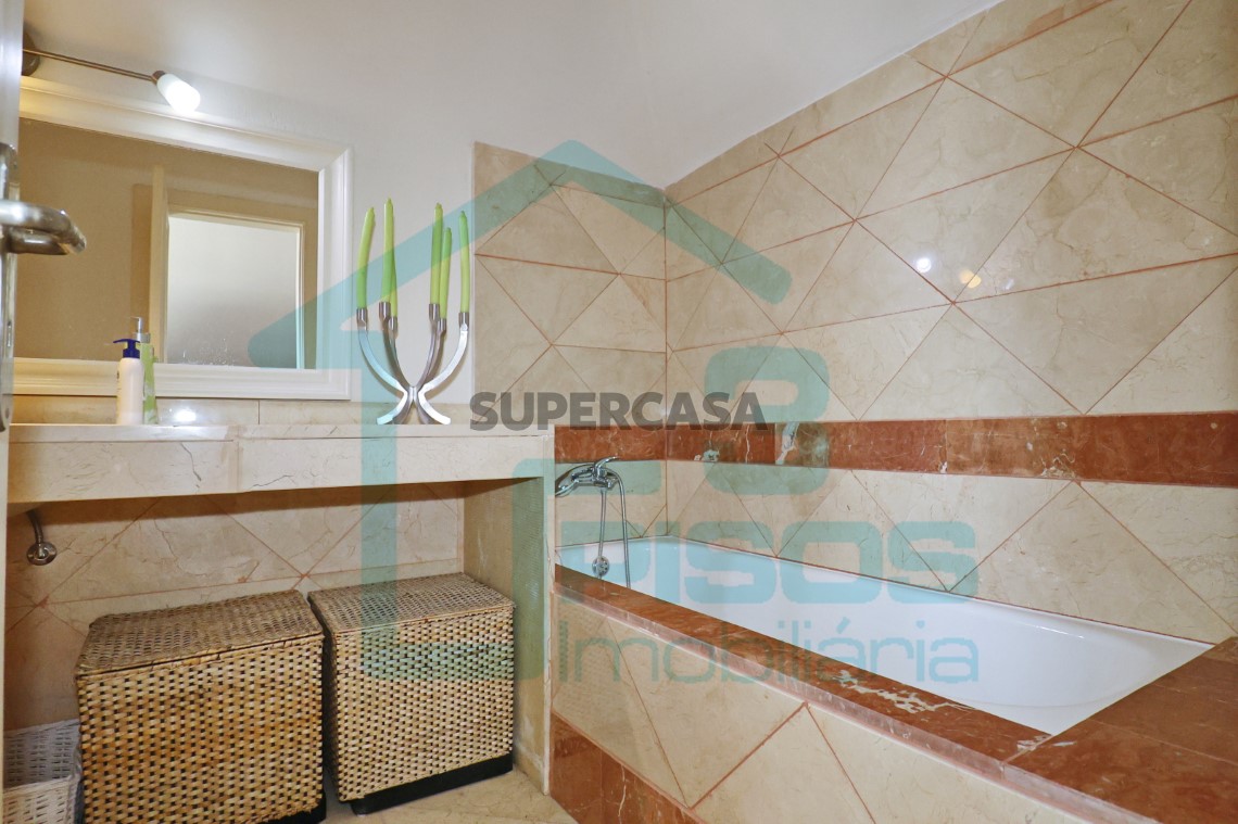 WC 6 m² with bathtub, large worktop