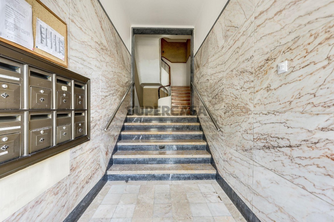 Apartment 2 Zimmer verkaufen auf Águas Livres