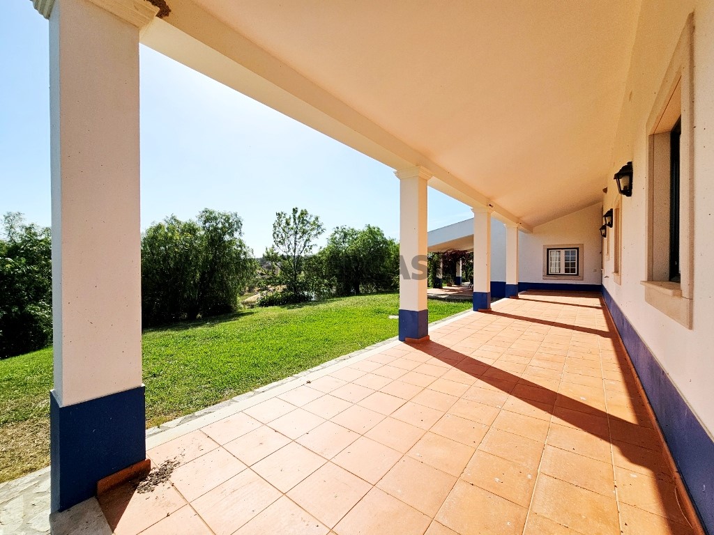93.5 ha equestrian estate with a 5-bedroom house, swimming pool and lake in Alentejo, Portugal (3)