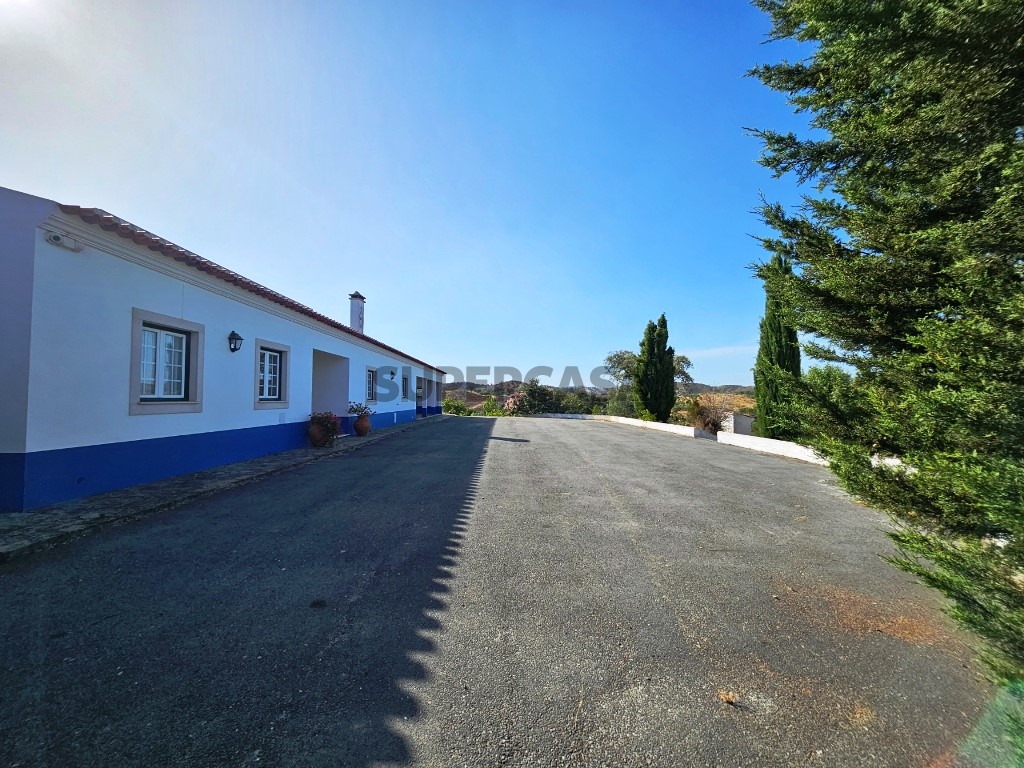 93.5 ha equestrian estate with a 5-bedroom house, swimming pool and lake in Alentejo, Portugal (39)