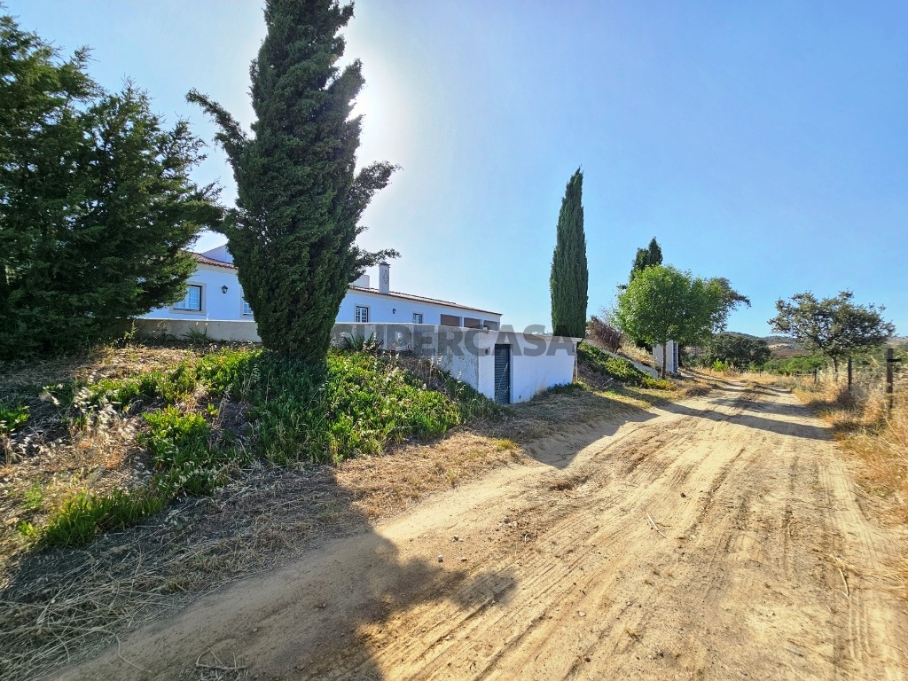93.5 ha equestrian estate with a 5-bedroom house, swimming pool and lake in Alentejo, Portugal (41)